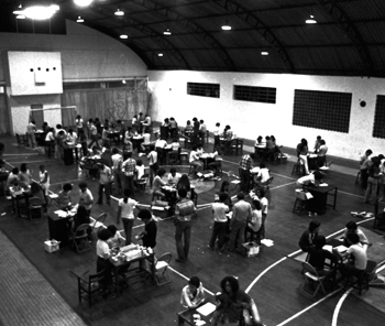  Apuração dos votos para as eleições da UNE. Ginásio da PUC-Rio. 1979. 