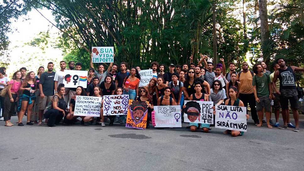 Passos em direo  Marielle e Anderson