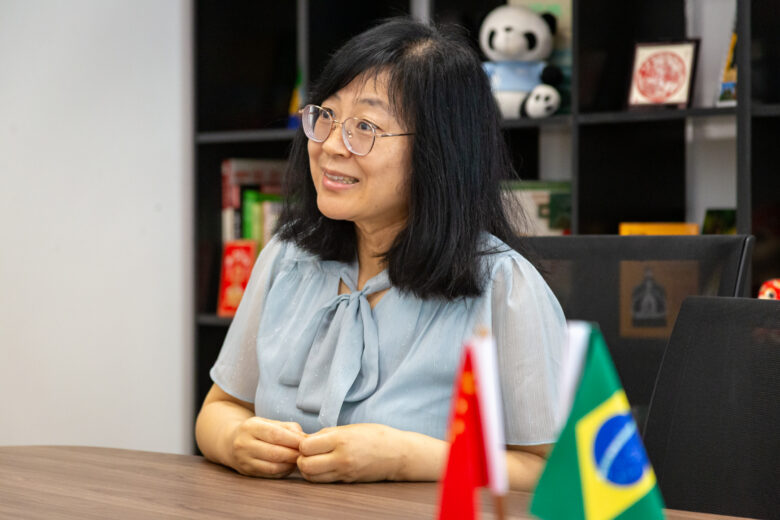 Da província de Hebei para o Rio de Janeiro, Yang Xia descreve o novo cargo como missão (Foto: Patrick Mattos / Comunicar) 