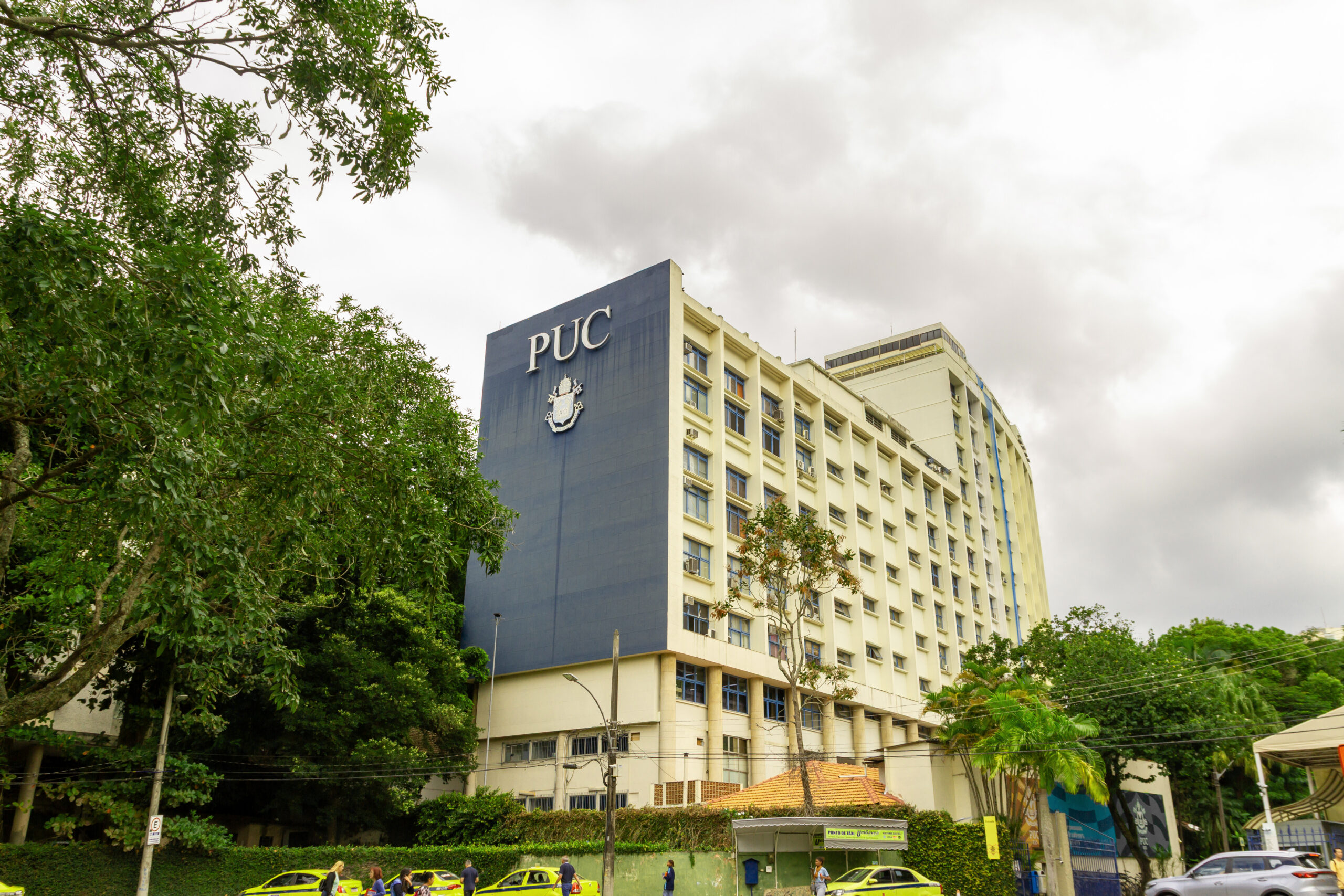 Além da liderança entre as universidades privadas do país, PUC-Rio se destaca em empregabilidade e internacionalização docente